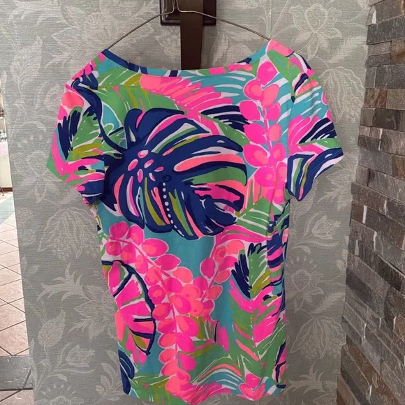 Lilly Pulitzer Vibrant Pink and Blue V-Neck Tee - Picture 2 of 4